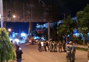 Tidak Hanya Bando, Tiang Reklame Salahi Aturan Juga Terancam Dipotong Pihak Pemko Pekanbaru